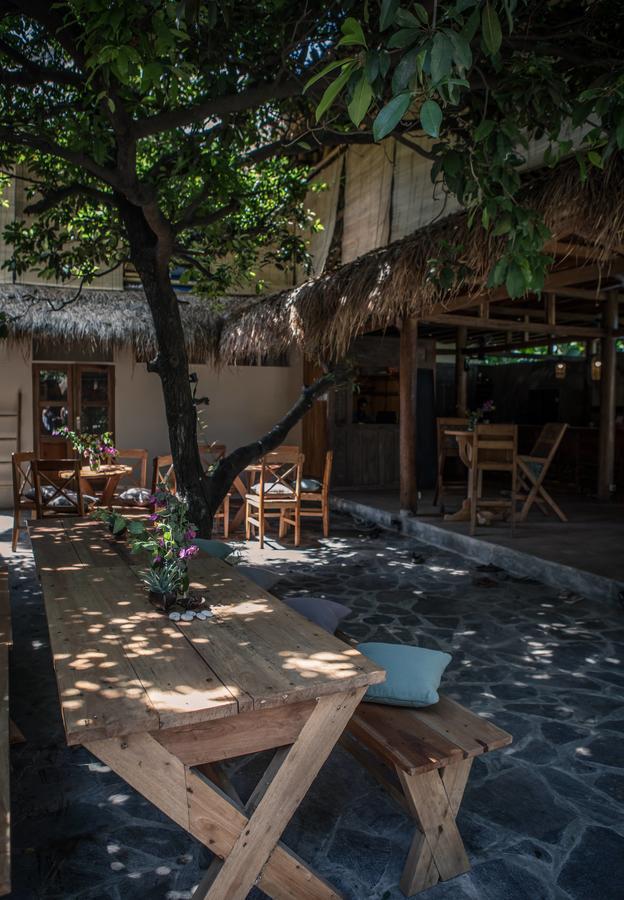 Flowers&Fire Yoga Garden Gili Air Buitenkant foto